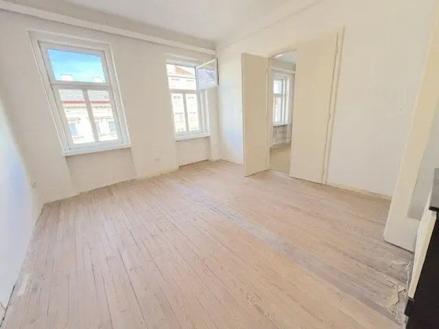 Commission-free from the owner Fixer-upper on Brünner Straße 2-room apartment near Schlingermarkt