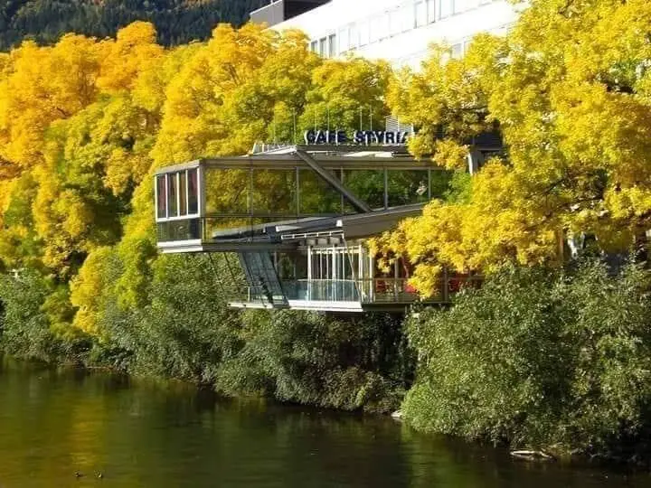 Charming café in Leoben directly above the Mur