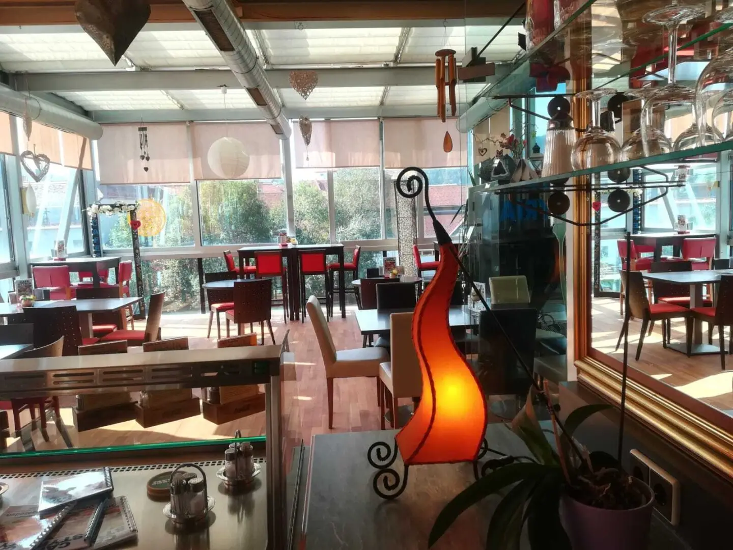 Charming café in Leoben directly above the Mur