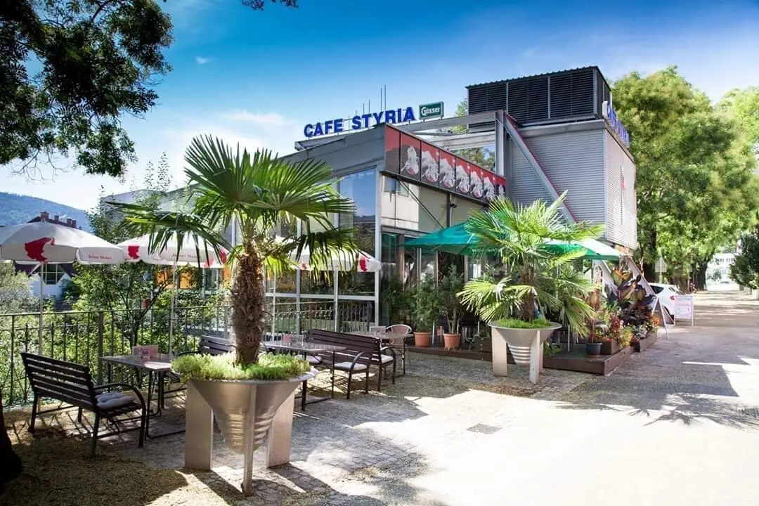 Charming café in Leoben directly above the Mur