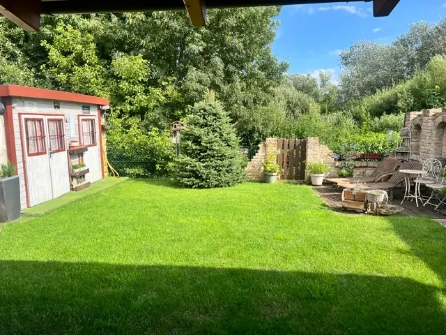 Apartment by the bathing pond with private garden and fireplace