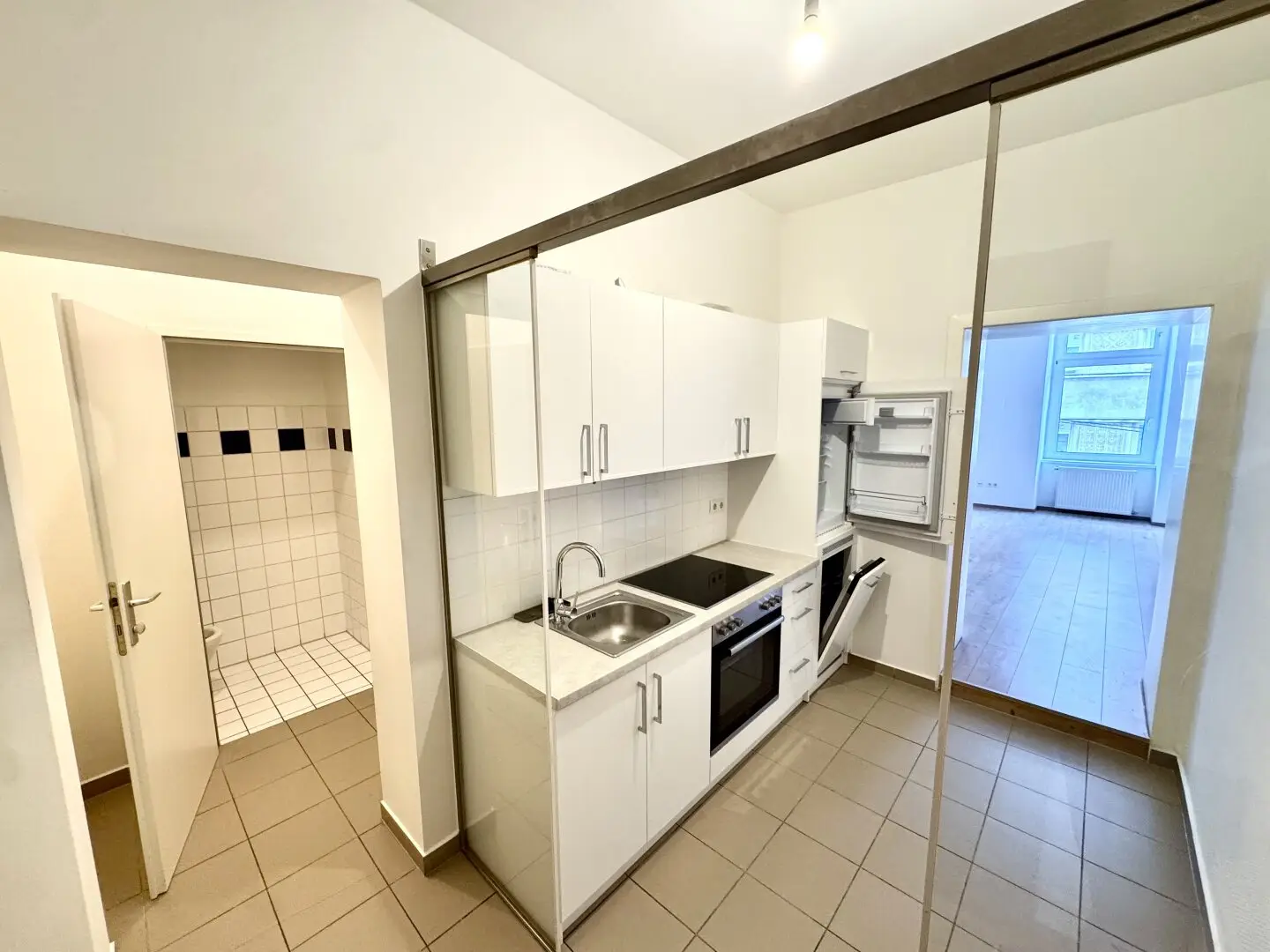 NEW Spacious 1 room apartment in top location of the 6th district