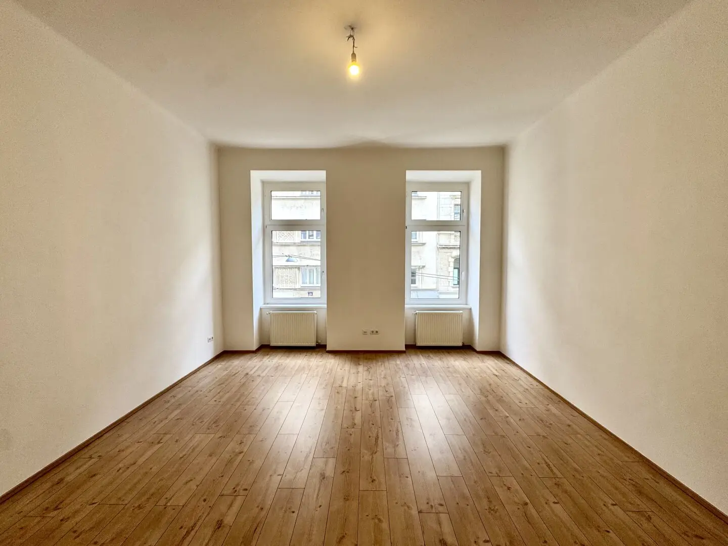 NEW Spacious 1 room apartment in top location of the 6th district