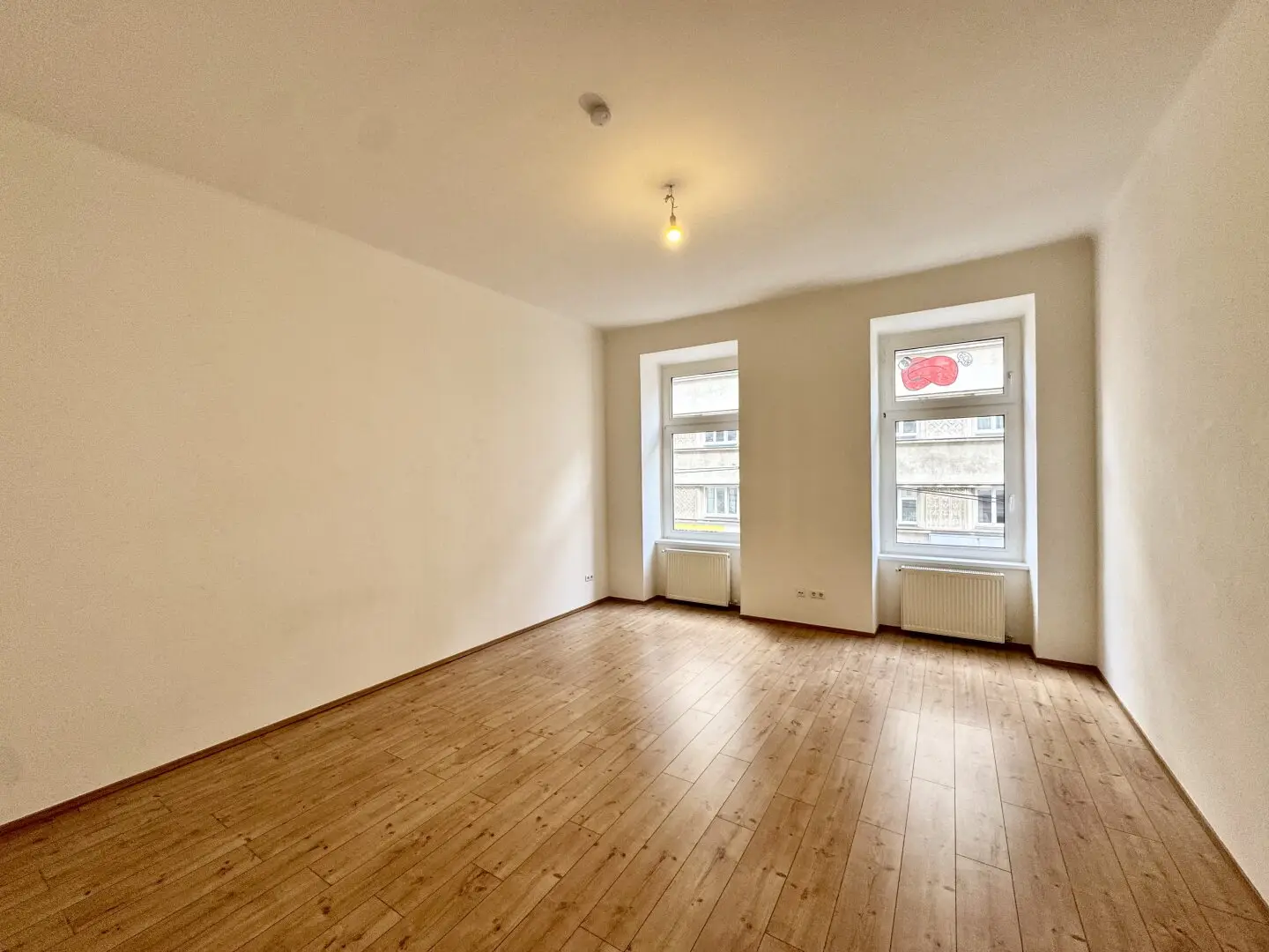 NEW Spacious 1 room apartment in top location of the 6th district