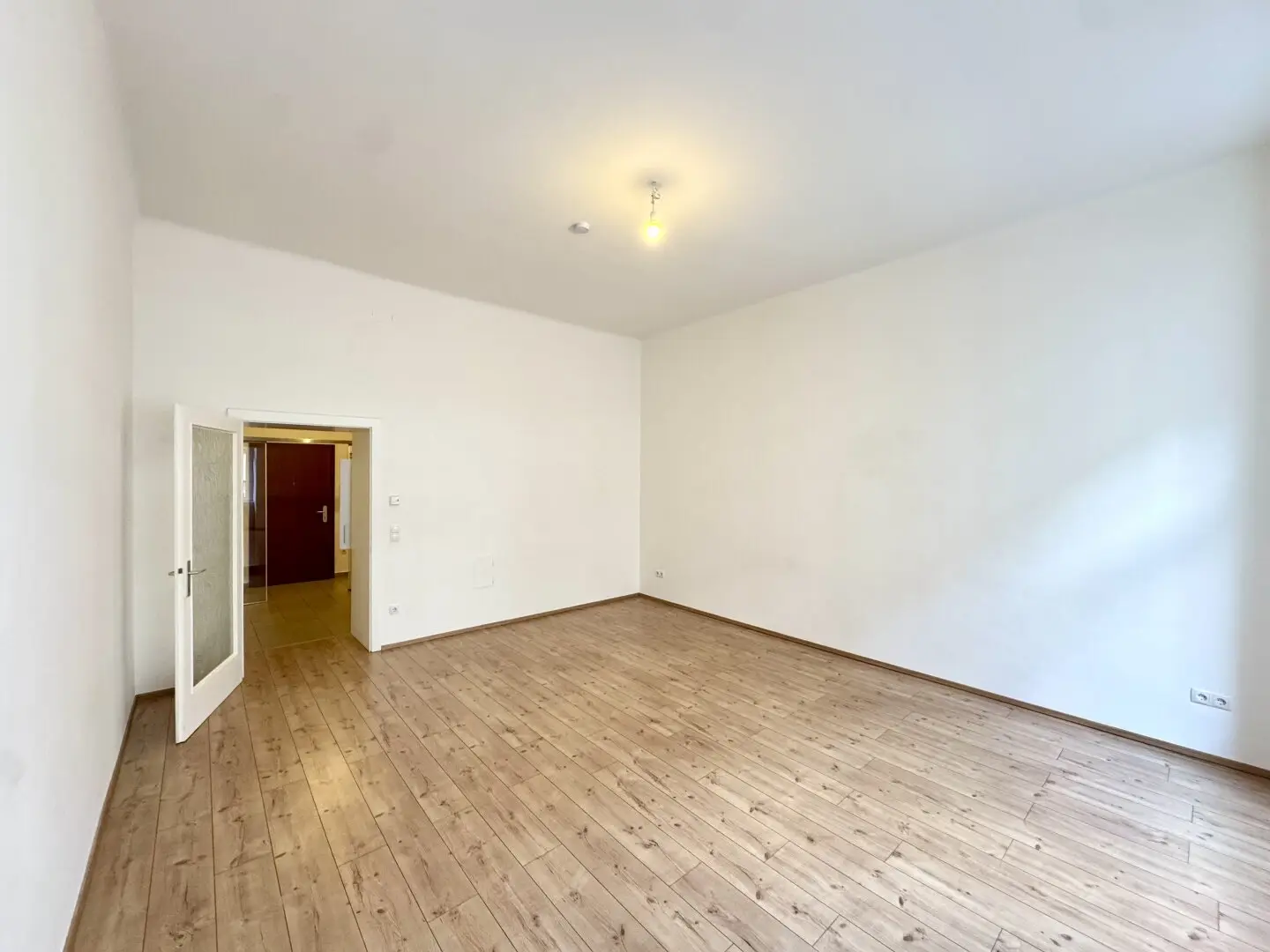 NEW Spacious 1 room apartment in top location of the 6th district