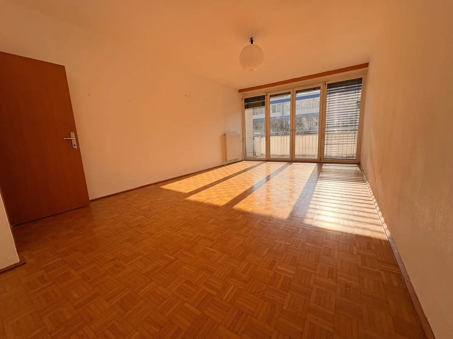 Helle Wohnung WG tauglich mit zwei Balkonen und Aufzug
