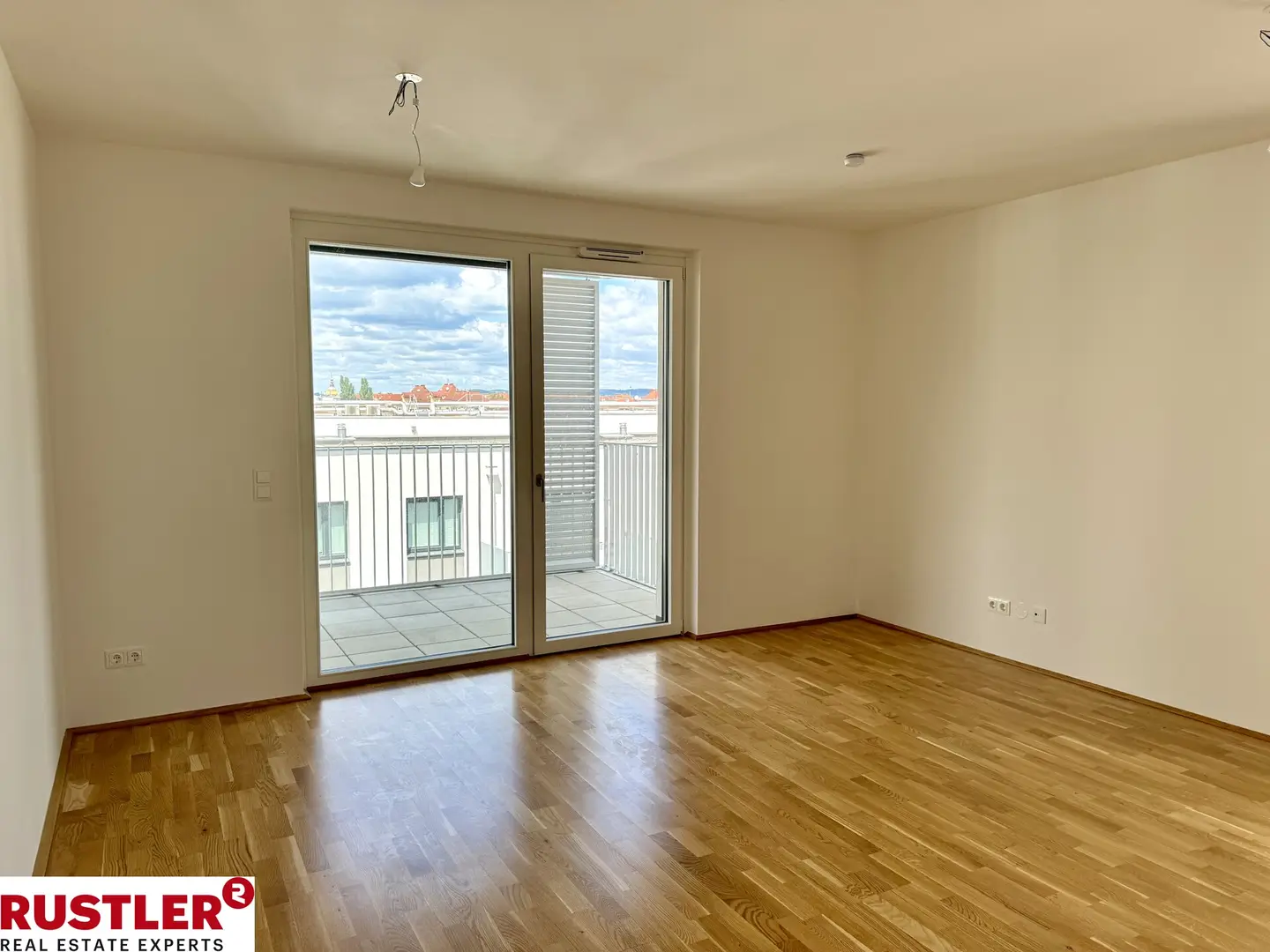 Erstbezug Wohnung mit Balkon und Freiraum