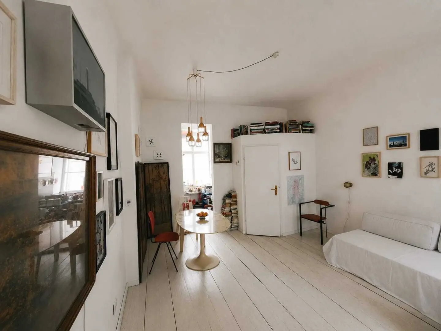 Lovingly renovated 38 m² old building apartment with view into greened courtyard
