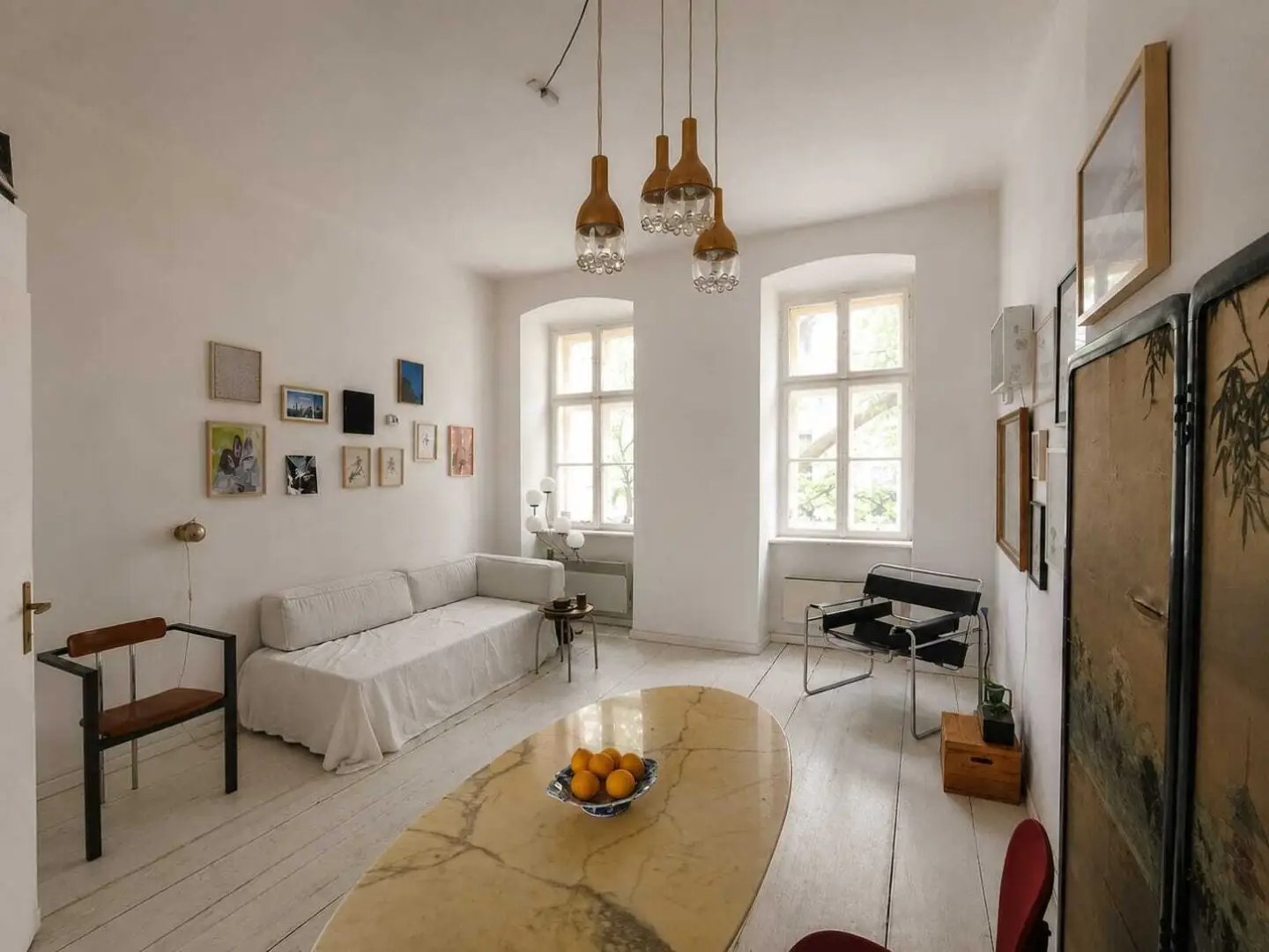Lovingly renovated 38 m² old building apartment with view into greened courtyard