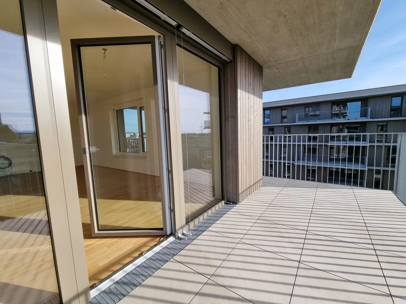 Commission free Wohnung with balcony and green view