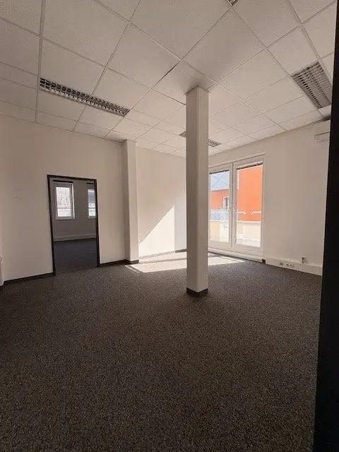 Apartment in business location suitable for office use