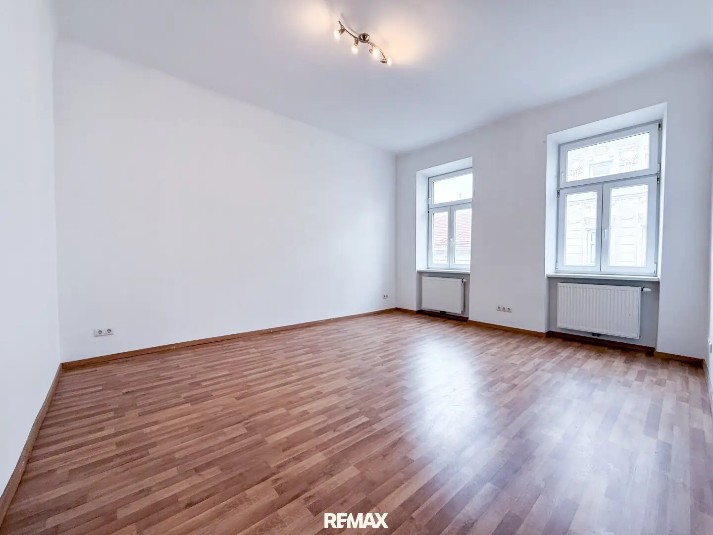 Liebe 2-Zimmer Wohnung nahe Reumannplatz - verkehrsgünstig gelegen ! Kein Lift, keine Küche !