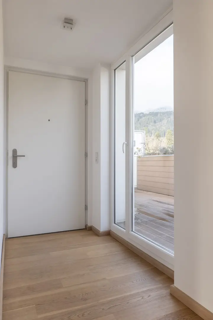 Bright Dachgeschosswohnung with panoramic mountain view and large southwest terrace