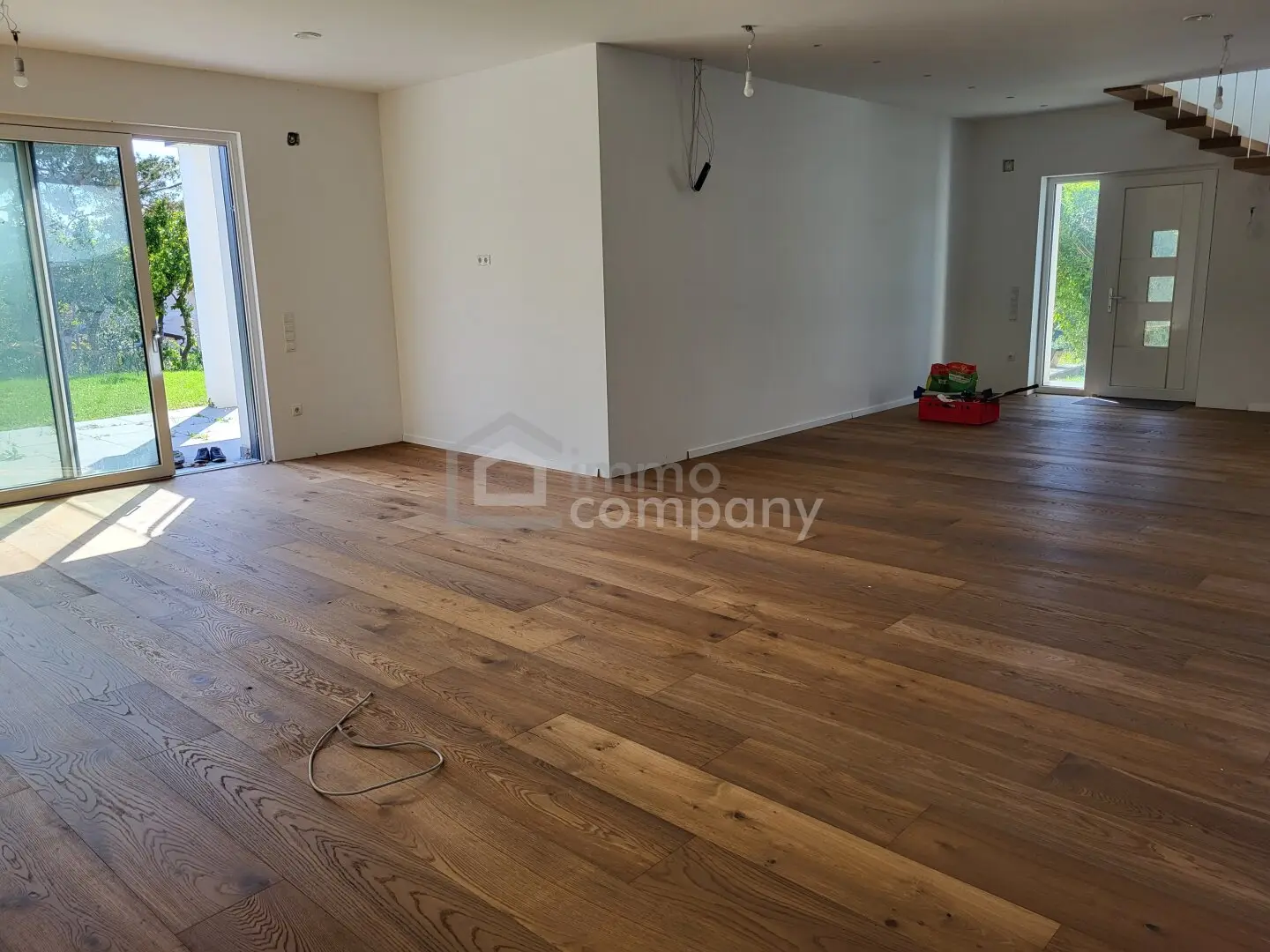 Exclusive new build house with mature trees, distant view and generous terrace