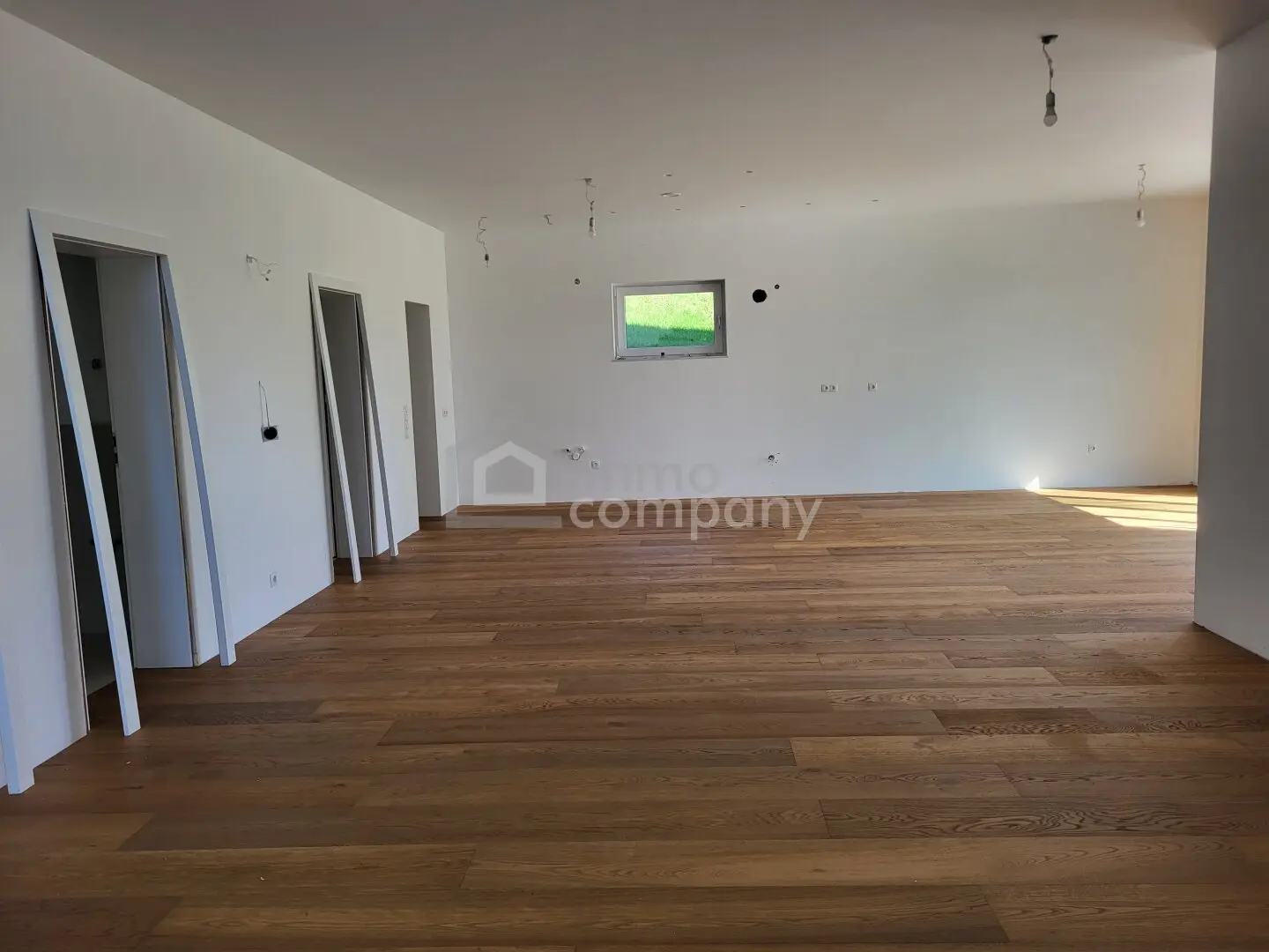 Exclusive new build house with mature trees, distant view and generous terrace