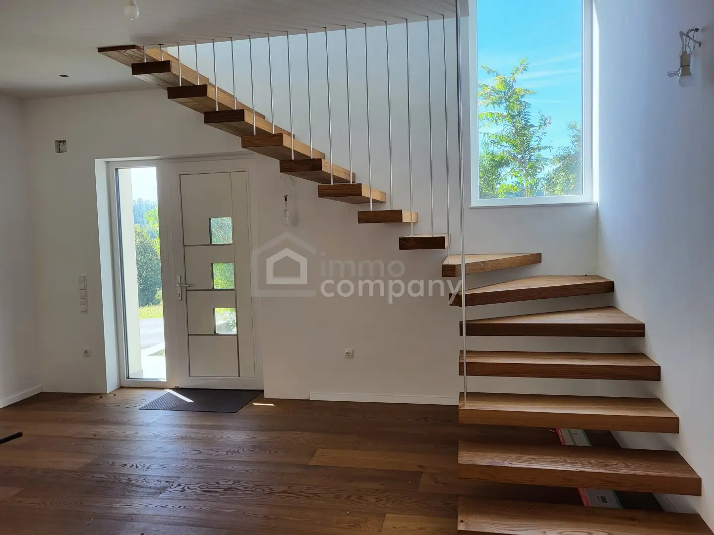 Exclusive new build house with mature trees, distant view and generous terrace