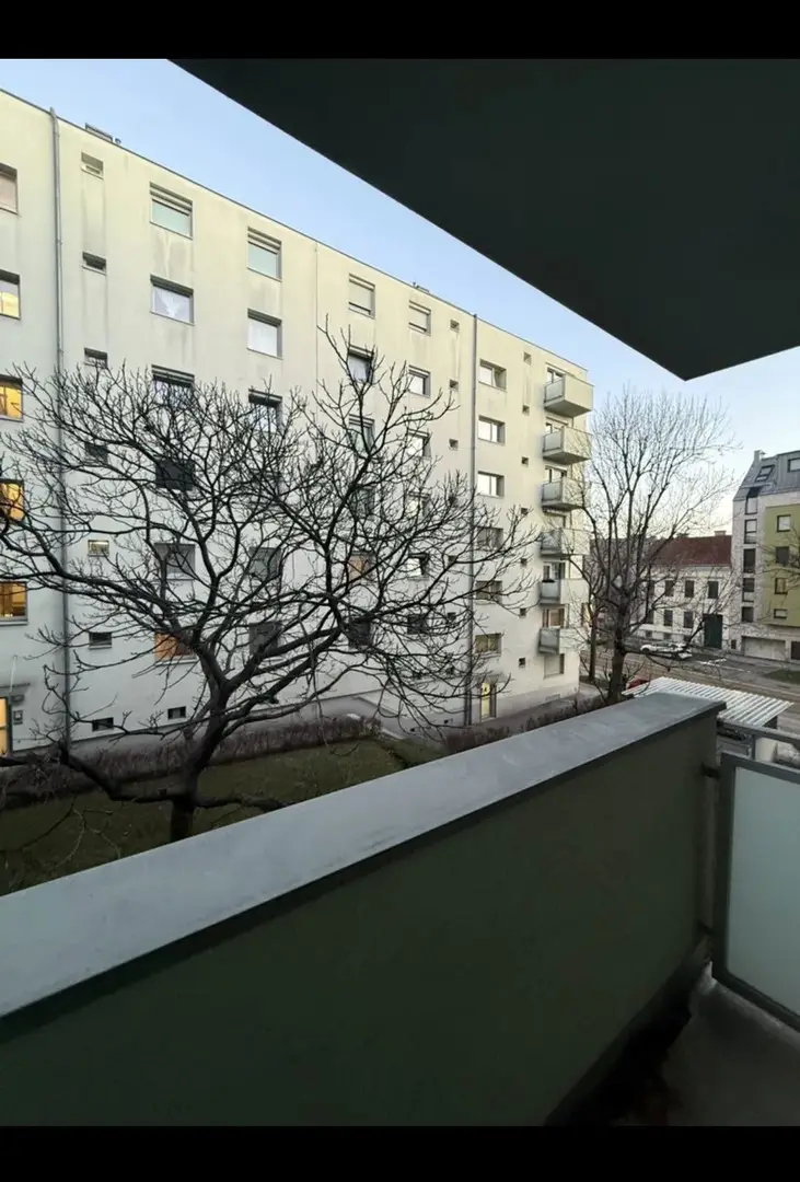 Kernsanierte Wohnung mit zwei Stellplätzen