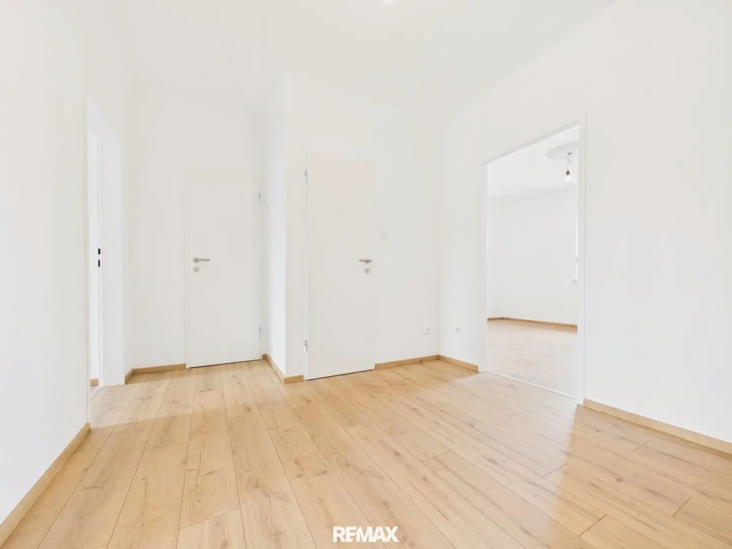 SCHWECHAT | HELLE 2-ZIMMER-WOHNUNG MIT BALKON | 56,41 M² – TOP 5