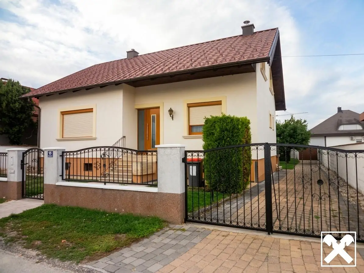 Gepflegte Familienwohnung mit Garage und neuem Dach