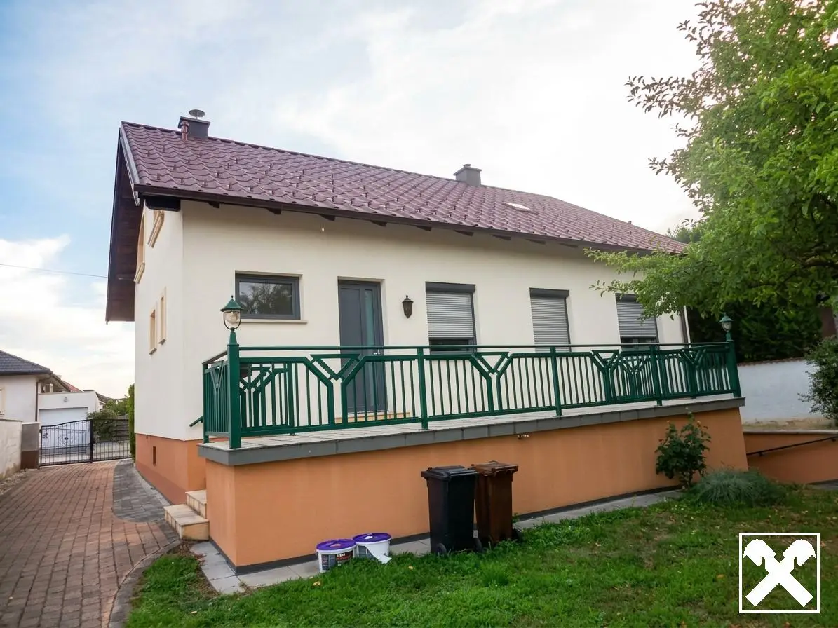 Gepflegte Familienwohnung mit Garage und neuem Dach