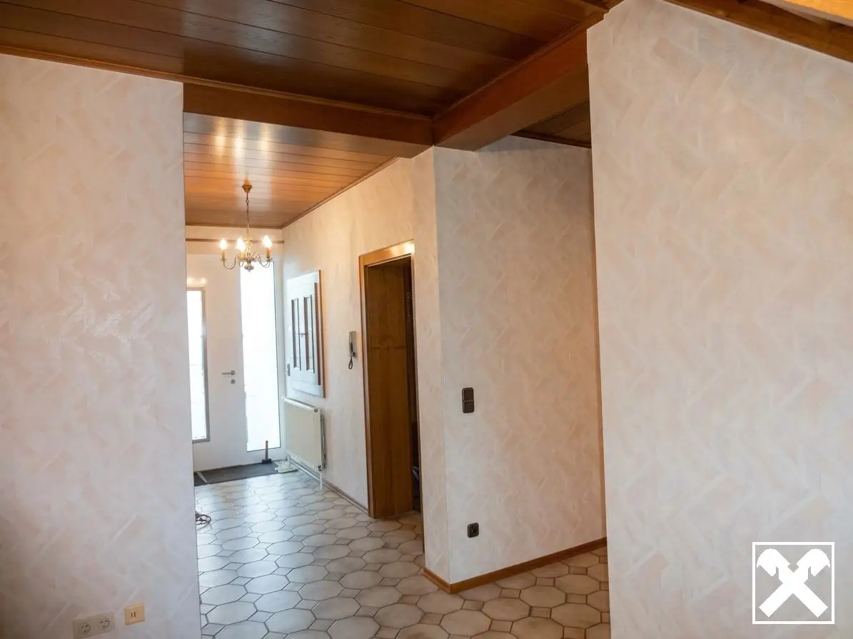 Gepflegte Familienwohnung mit Garage und neuem Dach