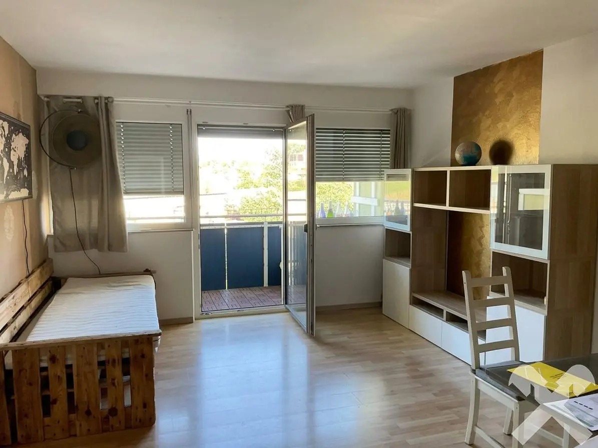 Quiet apartment with loggia and lift