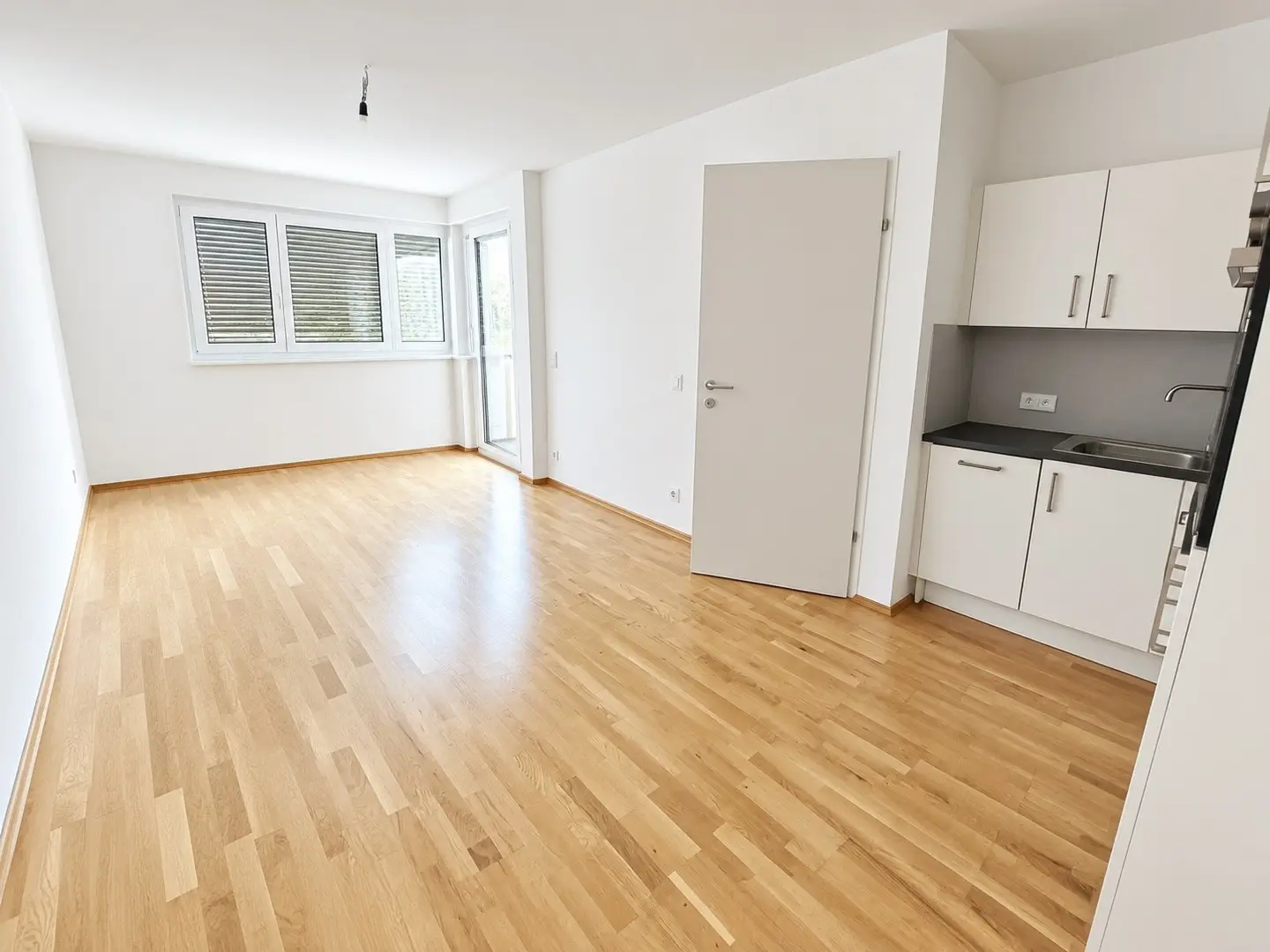 Bright new build apartment with west facing loggia