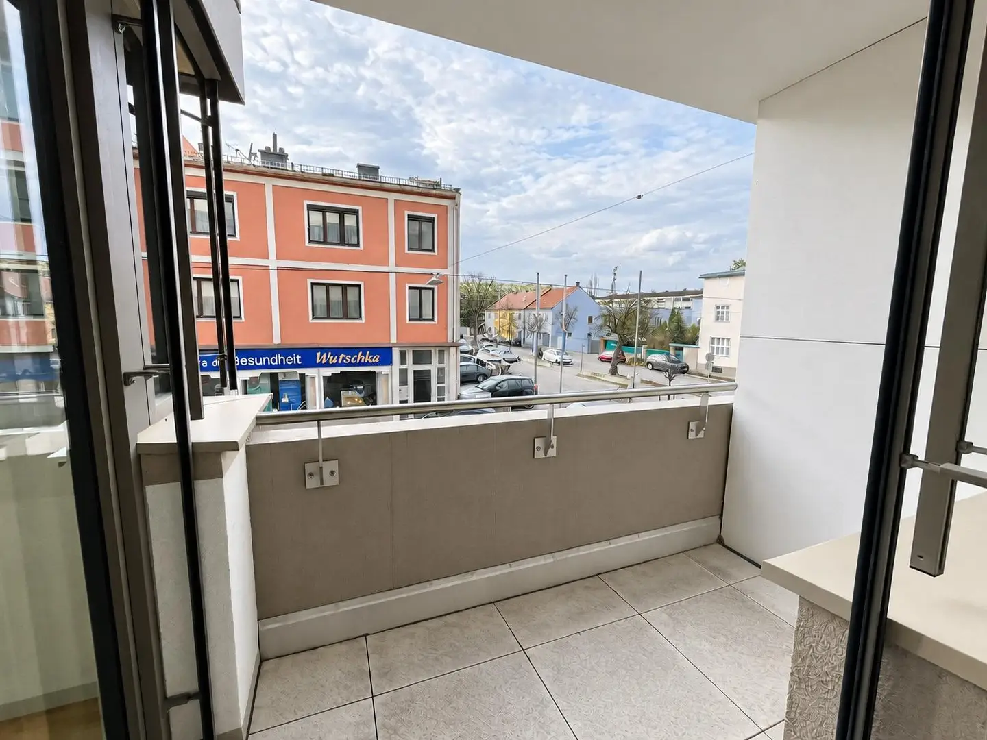 Bright new build apartment with west facing loggia