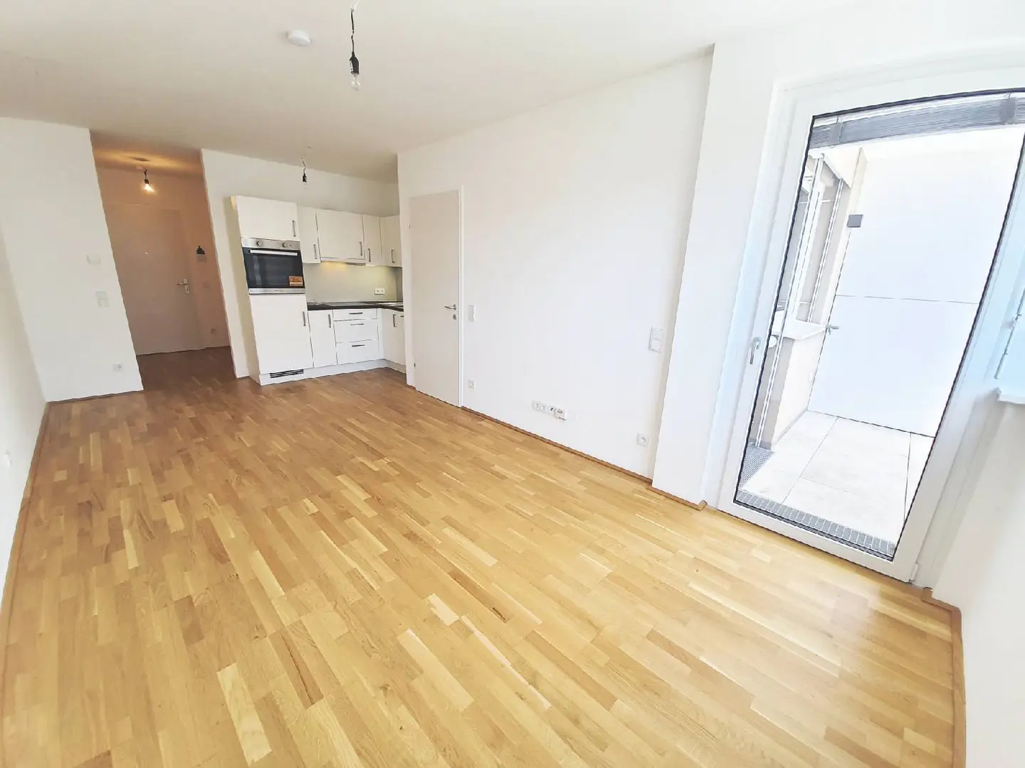 High quality new build apartment with loggia and parquet