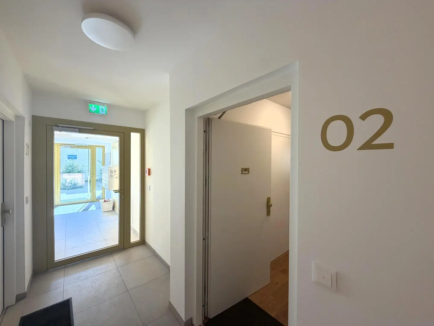 Sunny ground floor apartment with private garden and terrace