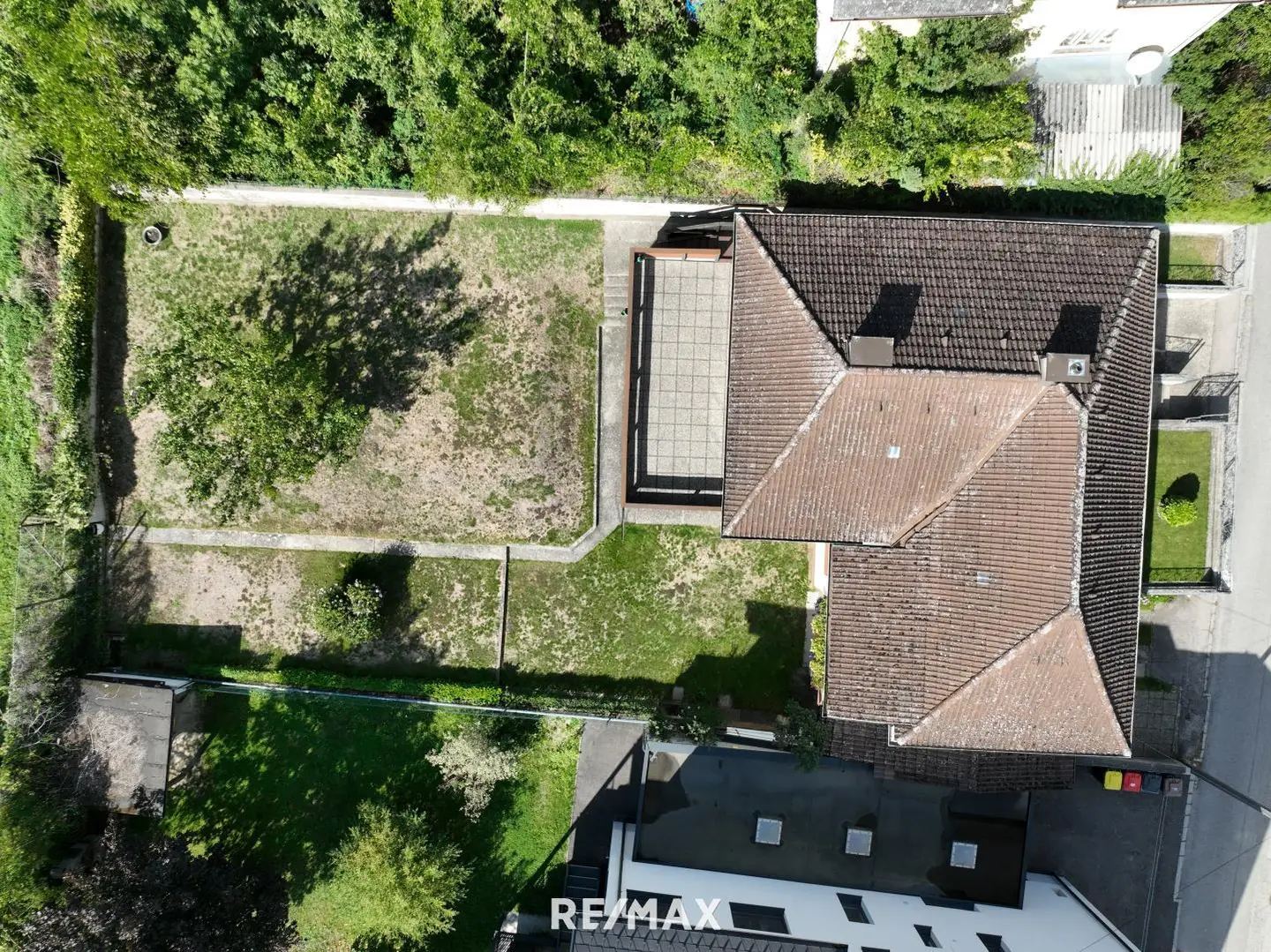 Sunny holiday apartment with garden and view to the abbey