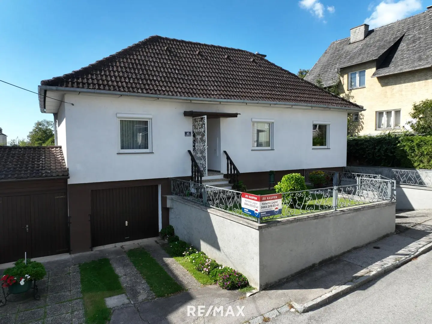 Sunny holiday apartment with garden and view to the abbey