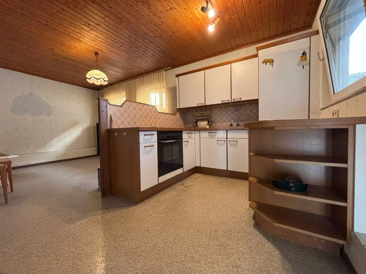 Over 1,000 m² for your ideas – farmhouse with large barn in Gnadendorf