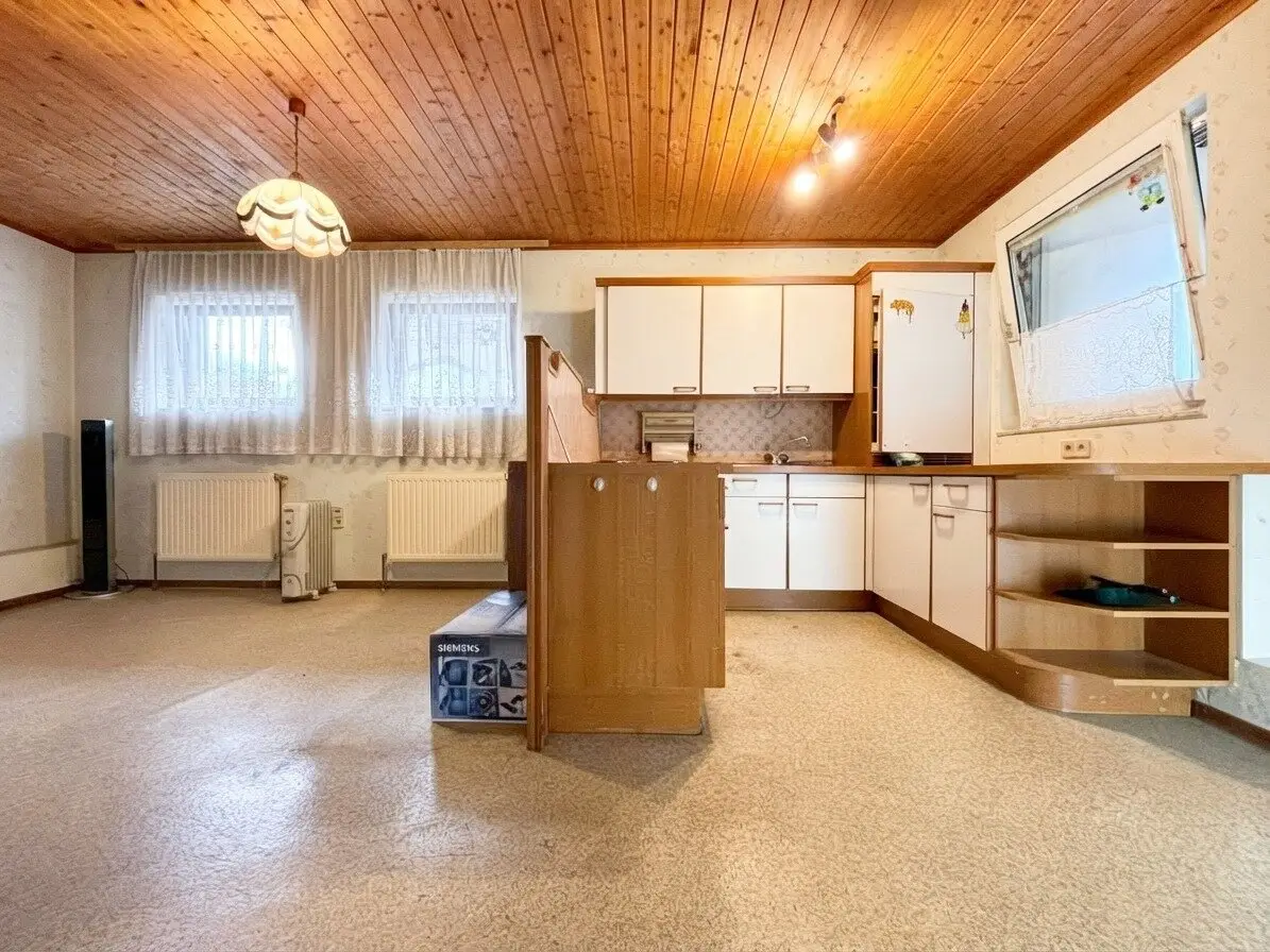 Over 1,000 m² for your ideas – farmhouse with large barn in Gnadendorf