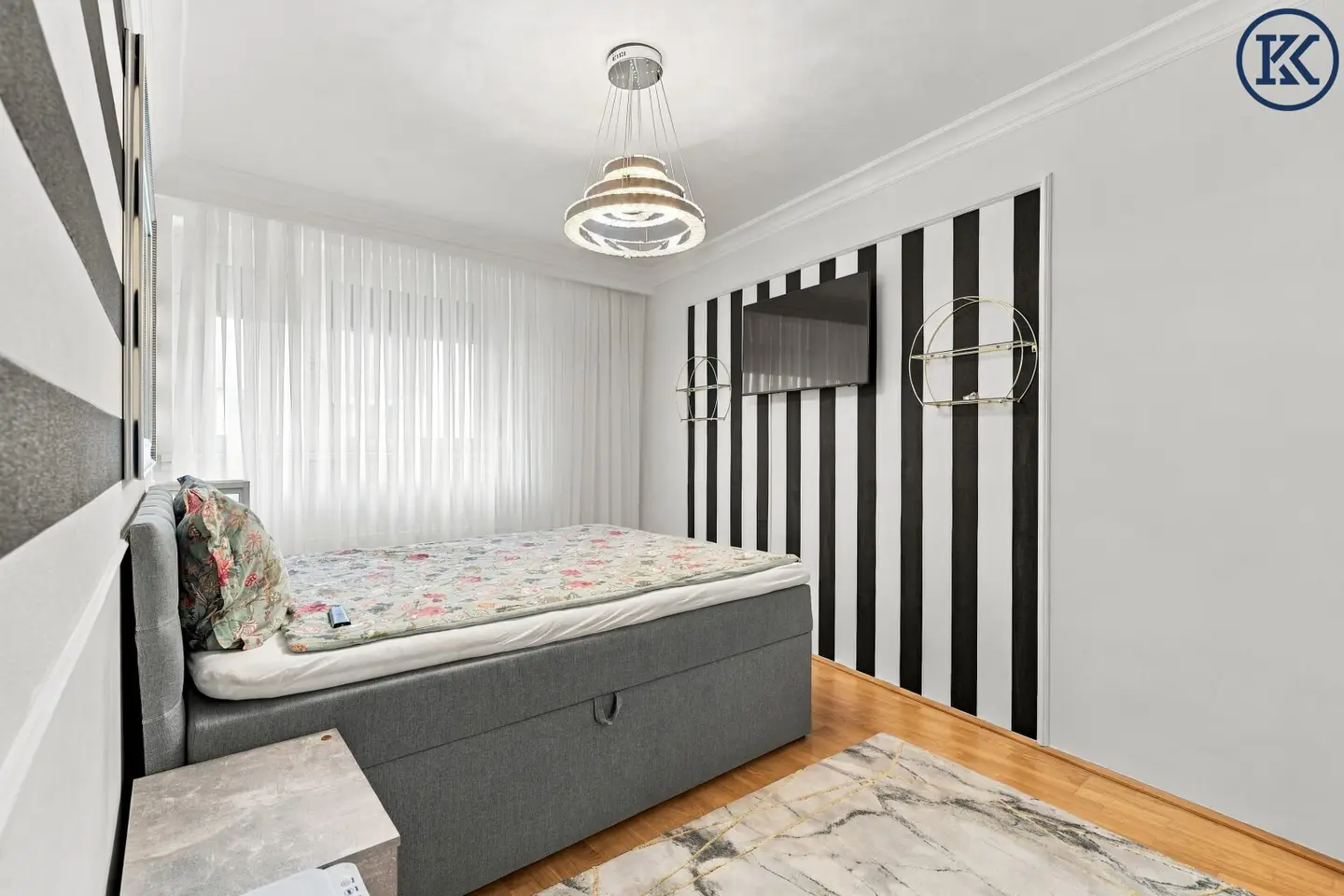 U4/U6 on the doorstep &amp; Schönbrunn around the corner: Well connected, furnished 4-room family apartment