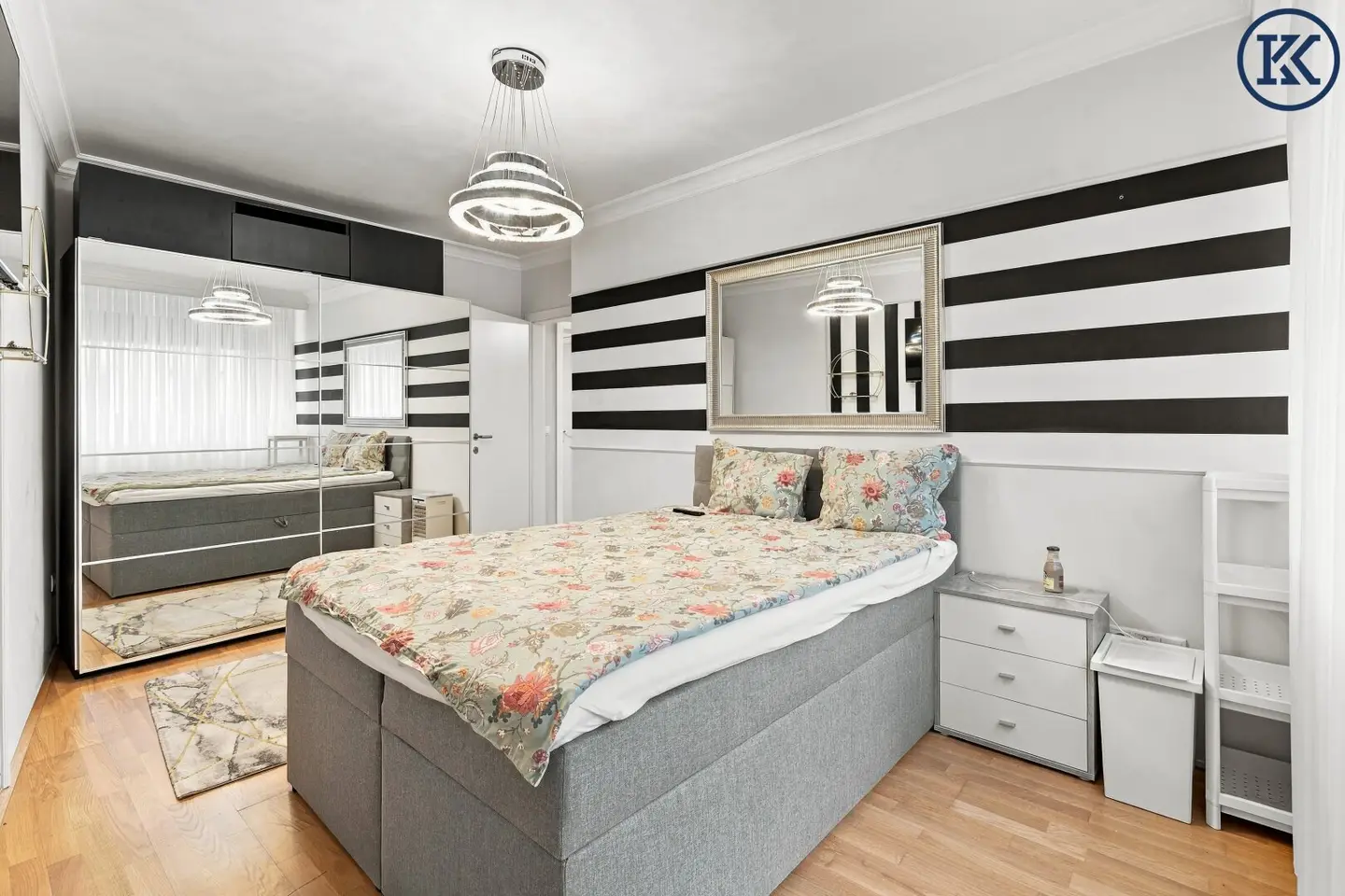 U4/U6 on the doorstep &amp; Schönbrunn around the corner: Well connected, furnished 4-room family apartment