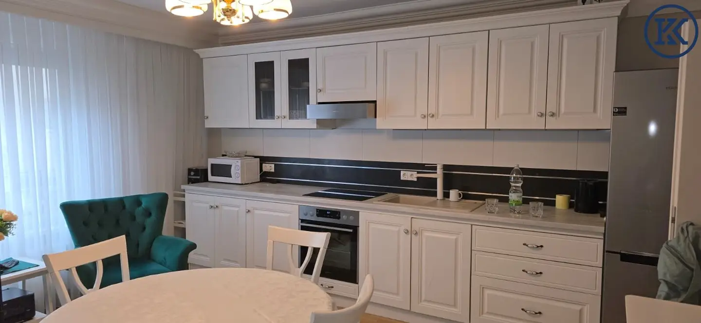U4/U6 on the doorstep &amp; Schönbrunn around the corner: Well connected, furnished 4-room family apartment