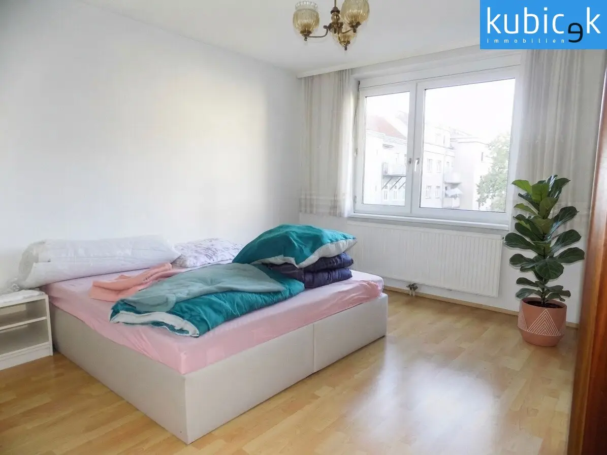 Spacious apartment with great potential in an attractive location