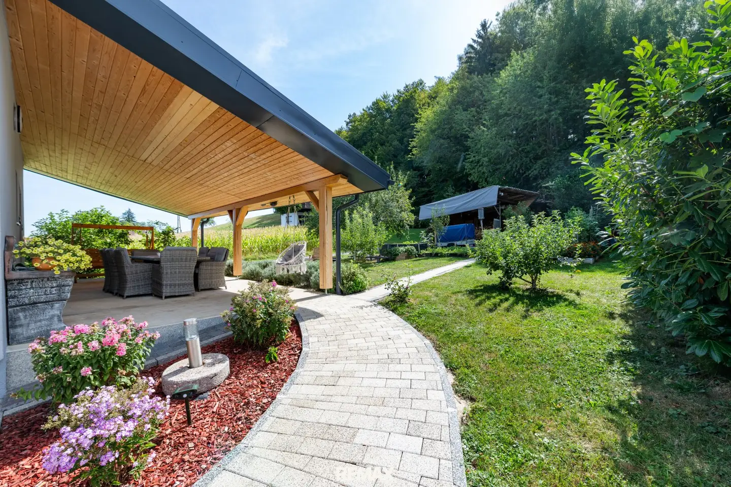 A Home to Feel Good In – Detached House with Garden and Forest in a Quiet Location