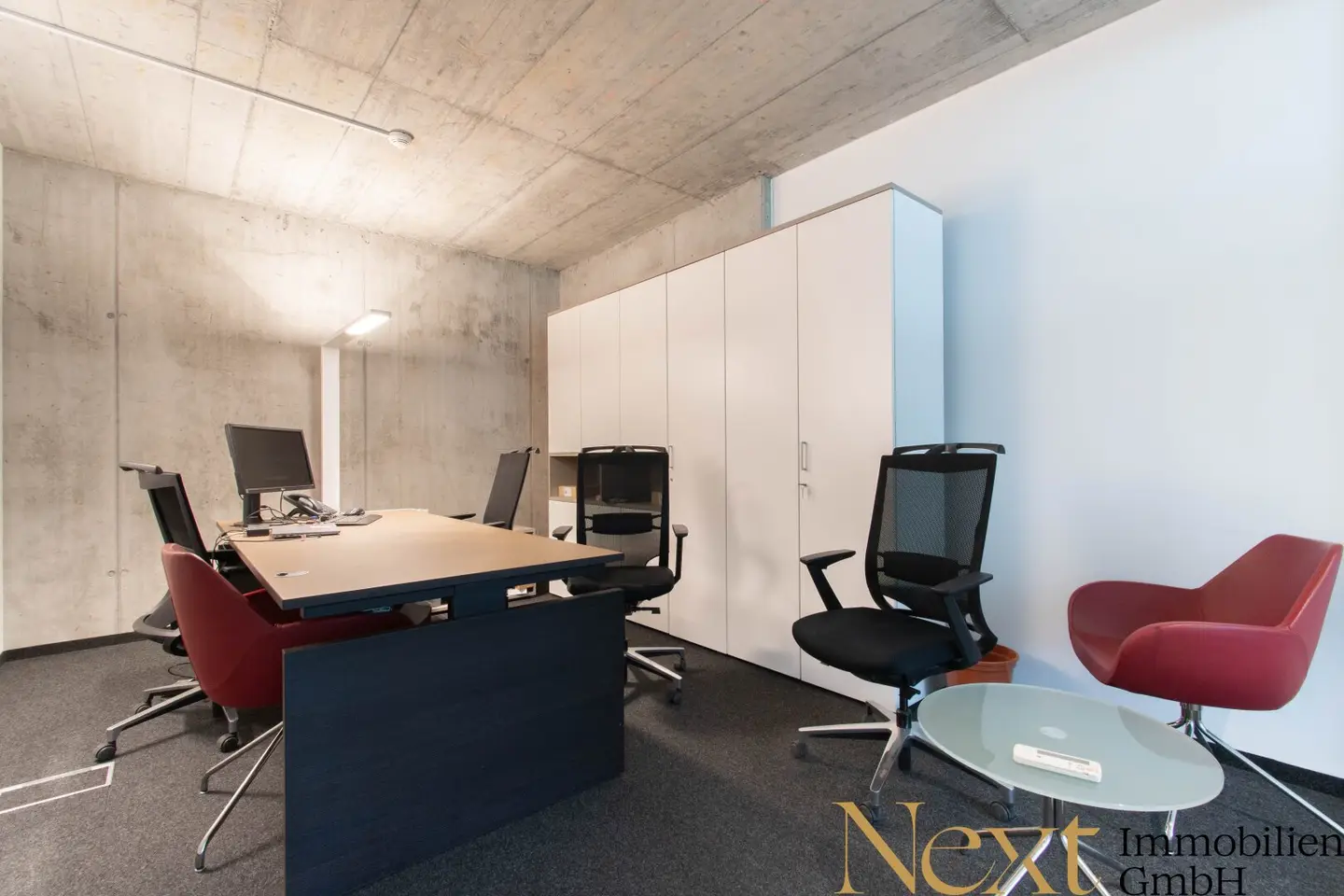 Modern, air-conditioned office space with well thought-out room layout for rent in Lenaupark