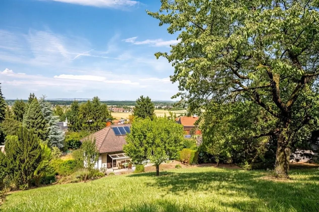 Sonnige Ruhelage - Einfamilienhaus mit 3.288 m² Bauland-Grundstück in St. Andrä-Wördern