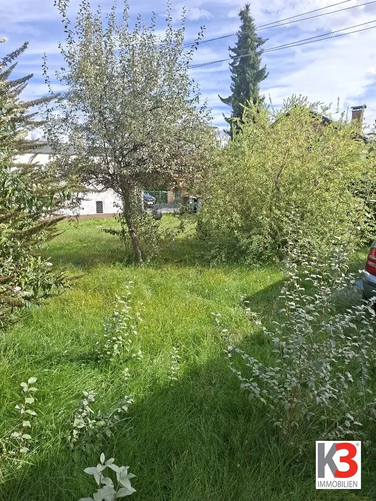 K3 - SEMI-DETACHED HOUSE in very good, quiet urban location, old building requiring renovation.