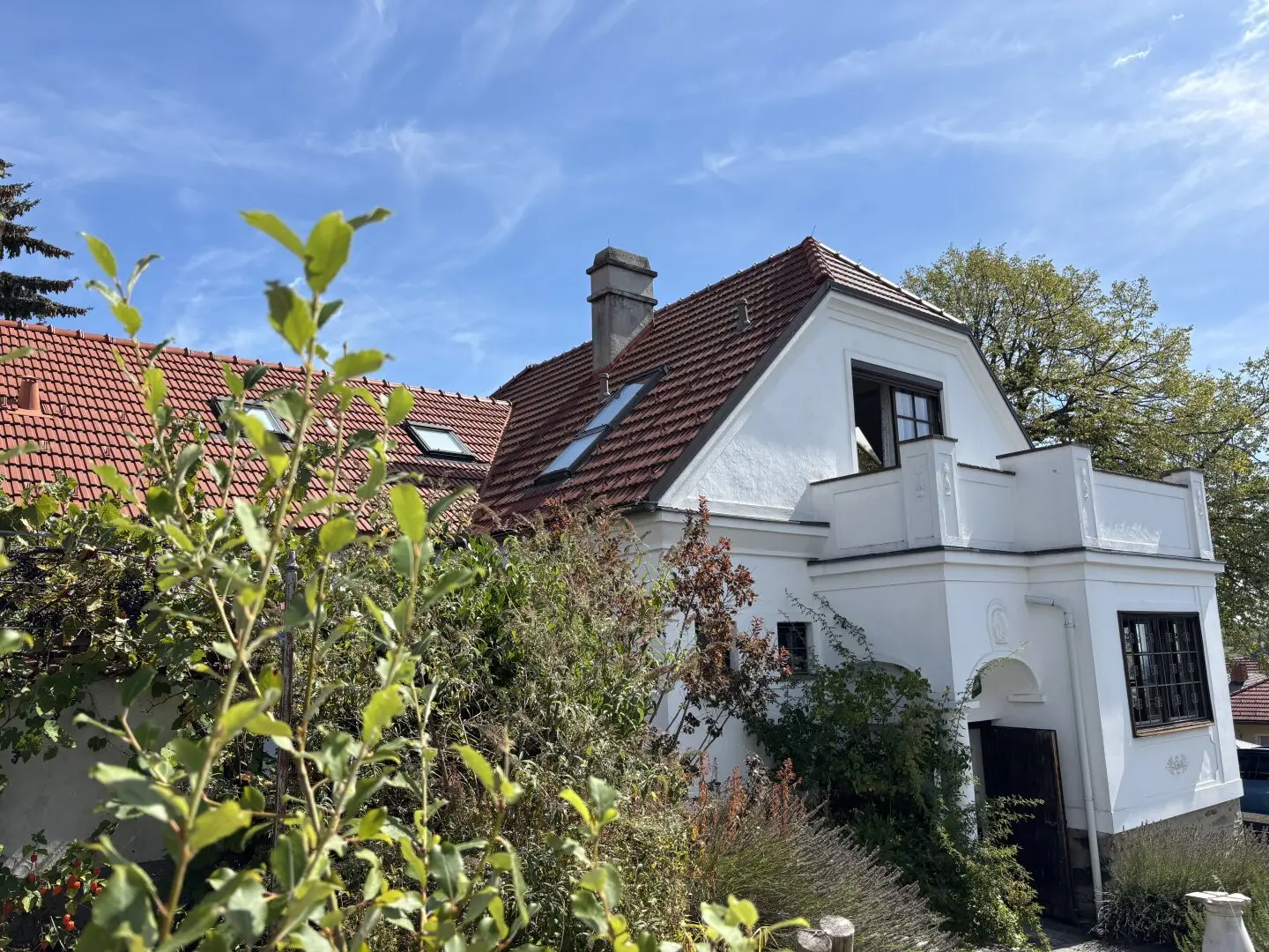 Beautiful Arcade Country House in Quiet Central Location