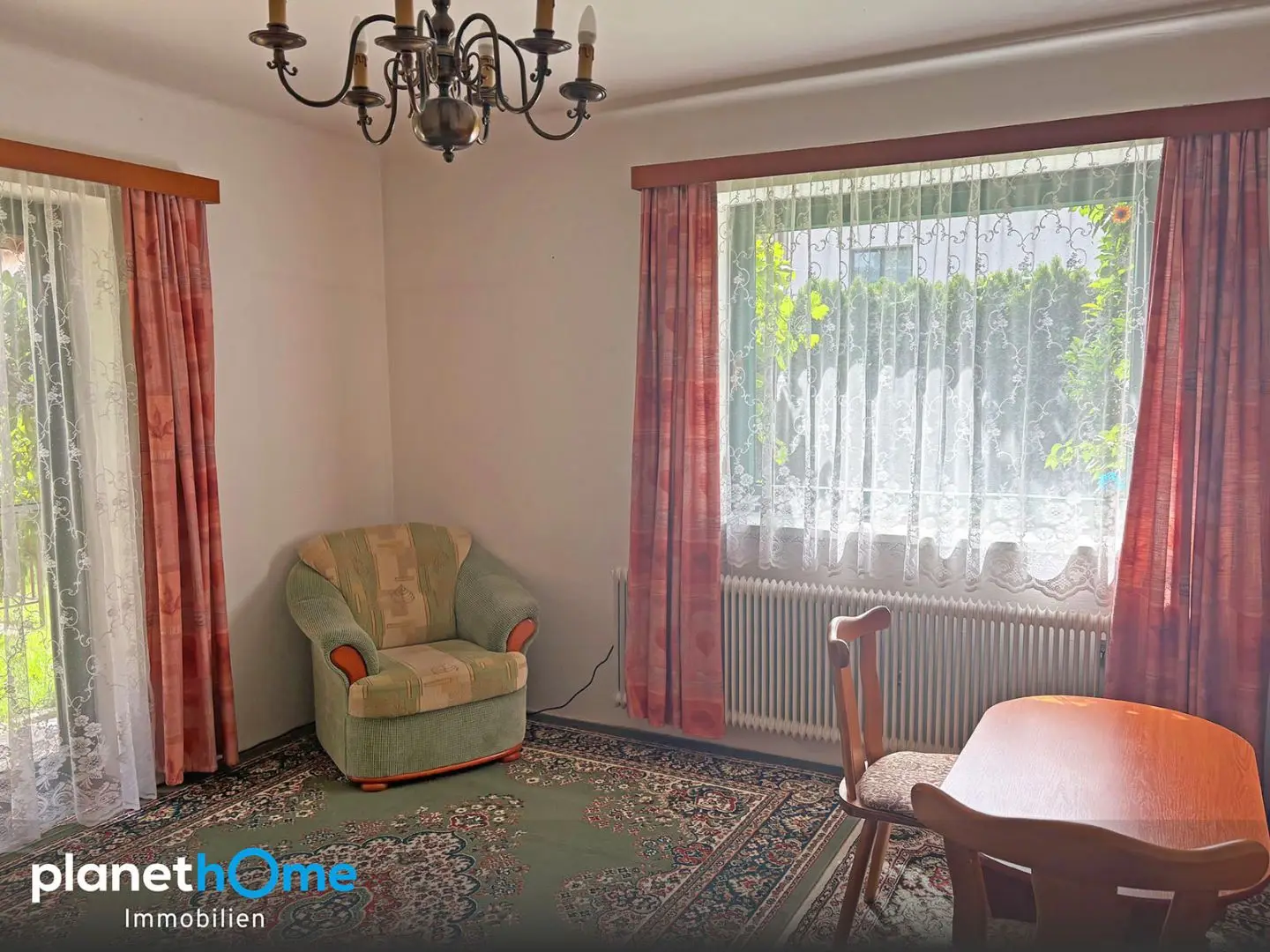 Idyllicly situated with large garden family apartment