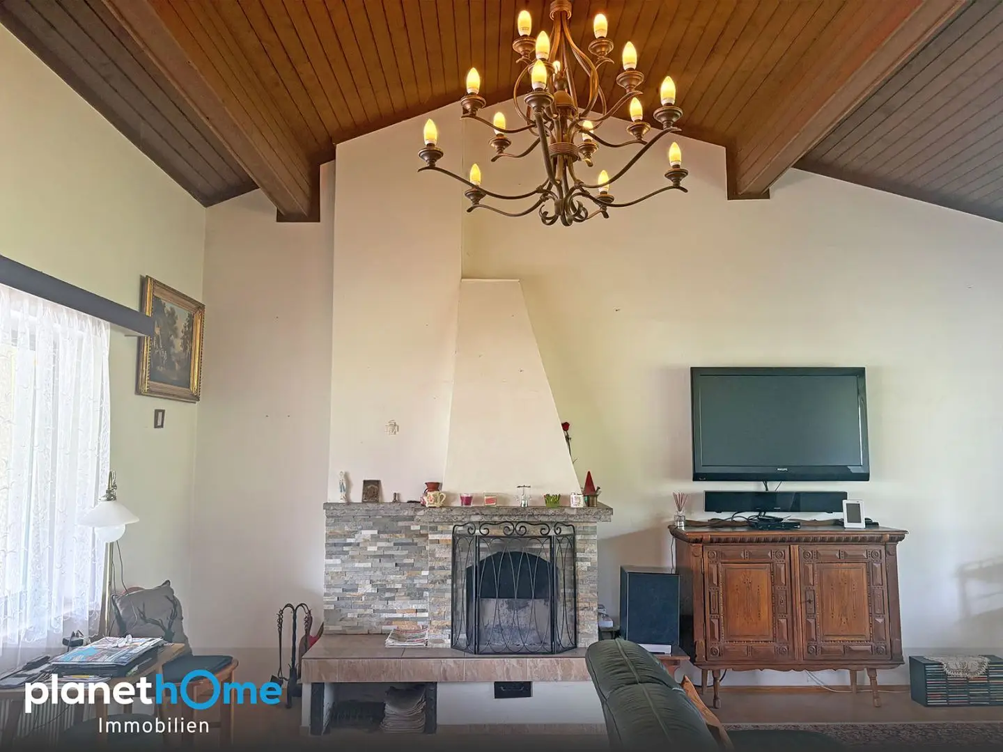 Idyllicly situated with large garden family apartment