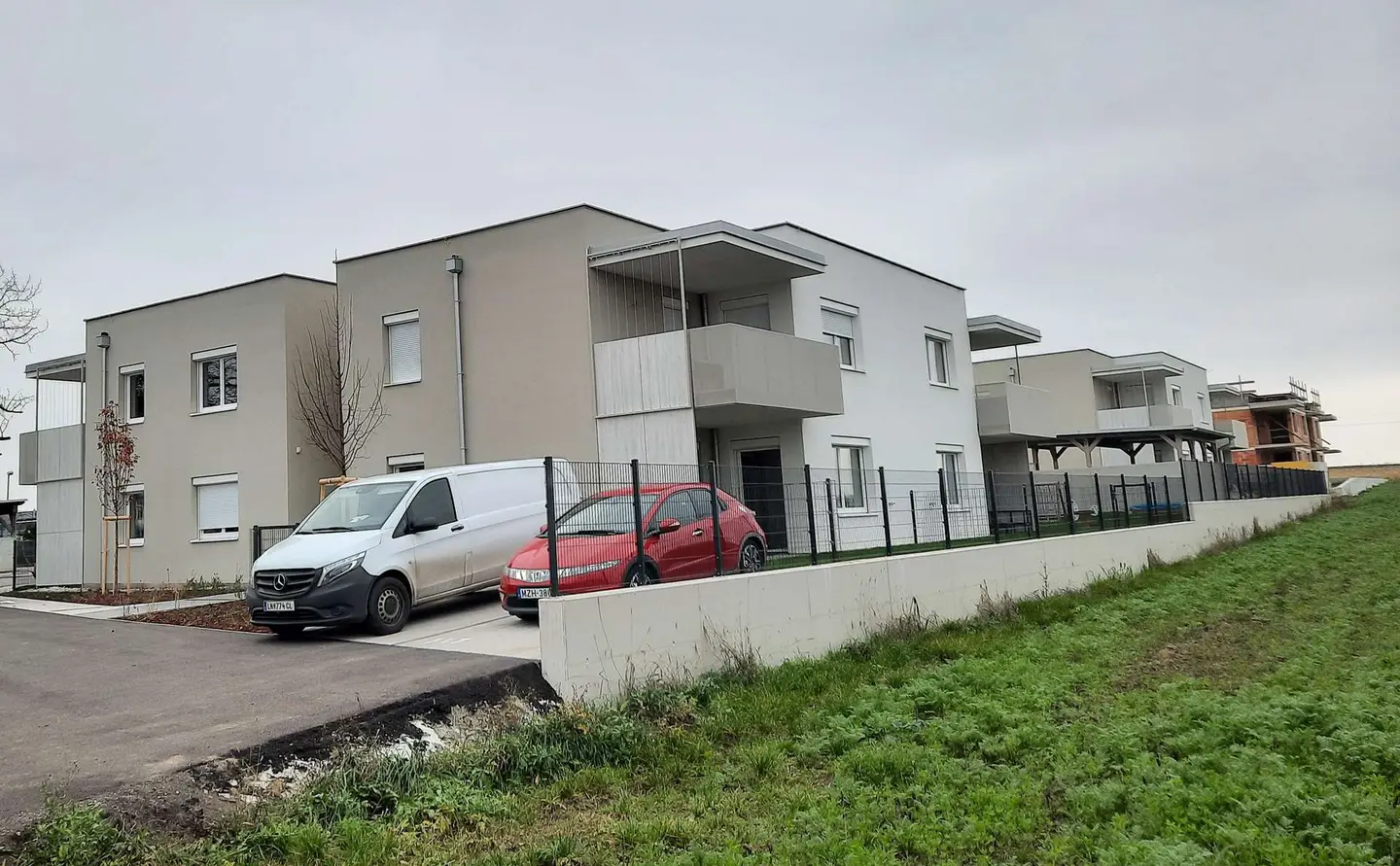 Neuwertige Wohnung mit Privatgarten und sonnigen Räumen