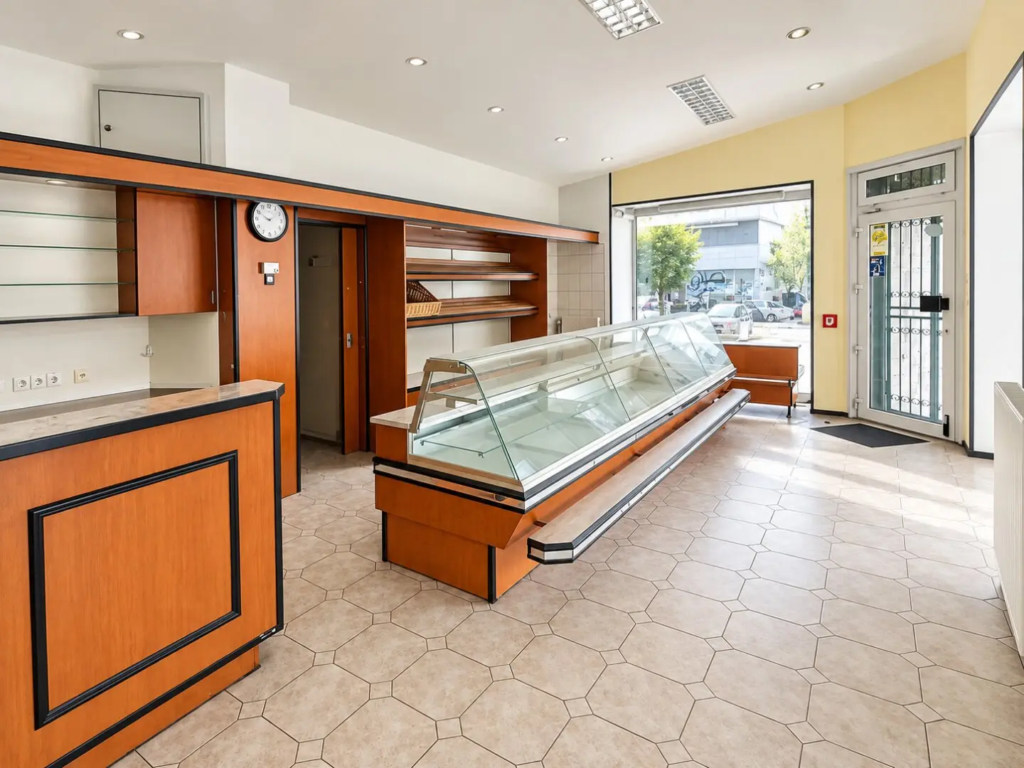Attractive commercial space for rent with large window front and generous storage option