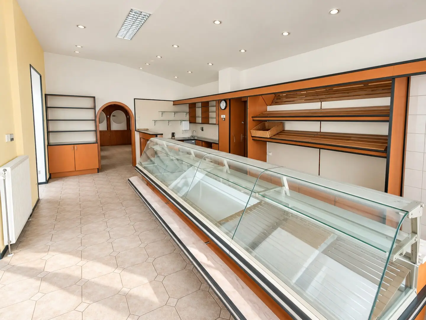Attractive commercial space for rent with large window front and generous storage option