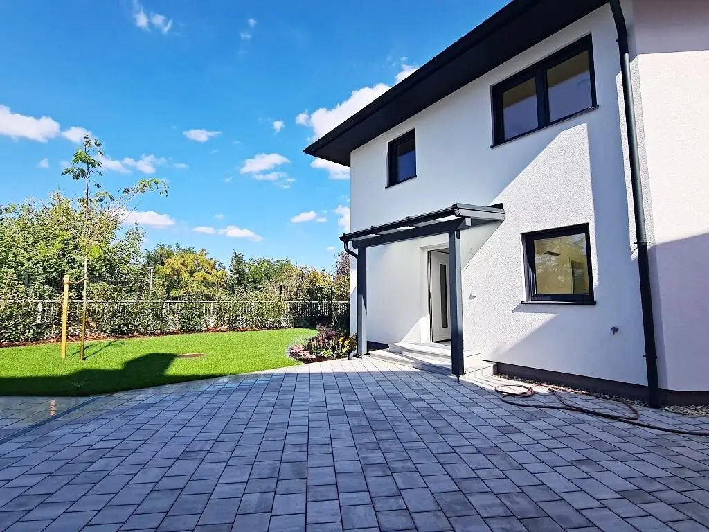 ANKOMMEN &amp; WOHLFÜHLEN, traumhaftes Einfamilienhaus mit Terrasse und Garten, 4 Zimmer, Wohnküche, Wannenbad, Klimaanlagen, Ruhelage, Erstbezug