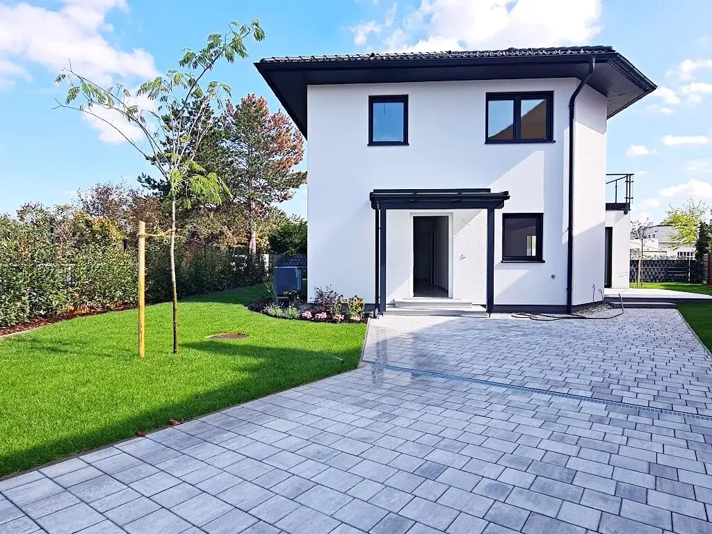 ANKOMMEN & WOHLFÜHLEN, traumhaftes Einfamilienhaus mit Terrasse und Garten, 4 Zimmer, Wohnküche, Wannenbad, Klimaanlagen, Ruhelage, Erstbezug